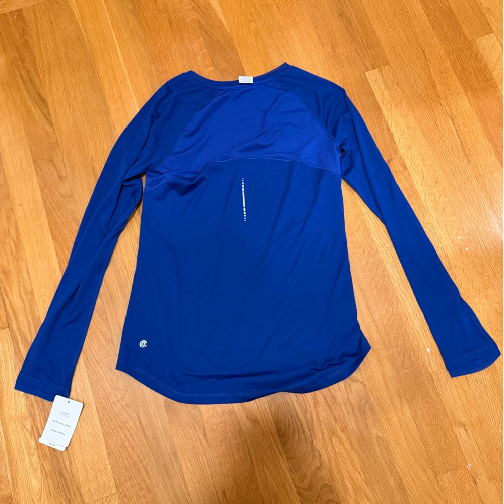 NWT Women’s athletic long sleeve - Picture 5 of 5
